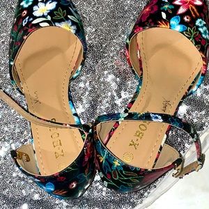 Women’s hill shoes